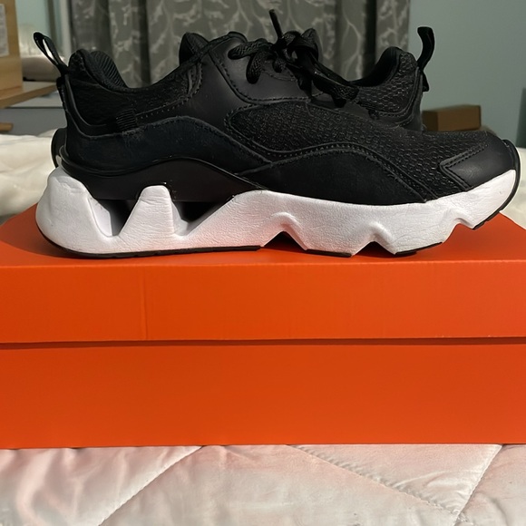 black nike ryz 365 2’s - Picture 6 of 12